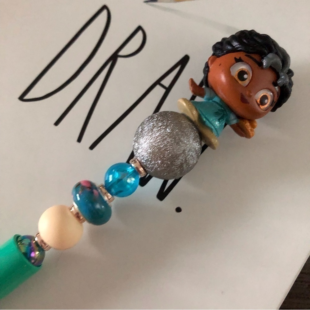 Disney Doorables: Encanto: Julieta handmade beaded pen